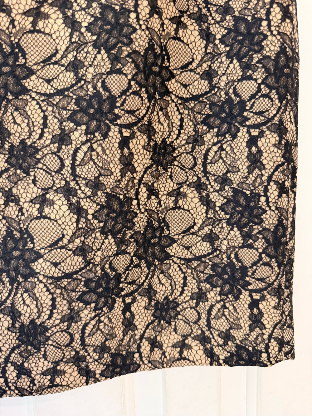 Talbots Black Lace Overlay Pencil Skirt - Nude Base, Fully Lined, Back Zip, Sz 4 - Picture 4 of 16